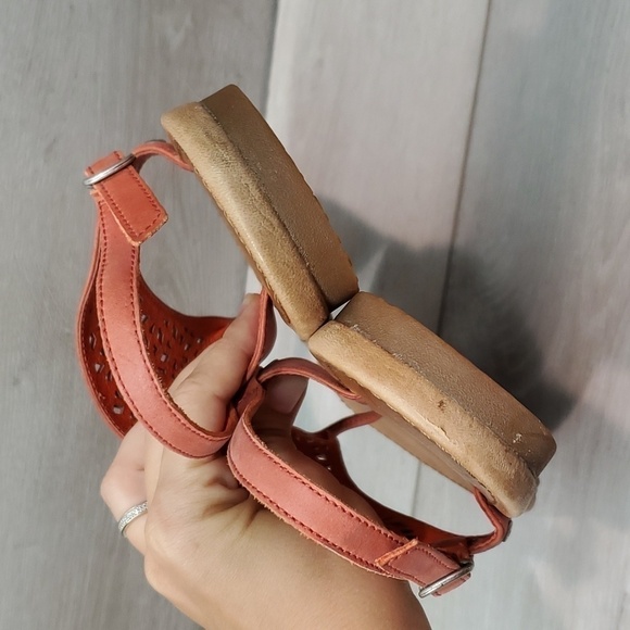 Ugg Australia Women T strap Leather Thong Sandals Flats shoes sz 10 - Picture 5 of 11